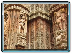 Sculptures on walls of Raja Rani Temple, Bhubaneswar, Orissa