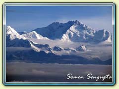 Zoomed view of Mt. Kangchenjunga from Darjeeling Mall