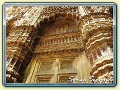Terracotta works on the walls of temple at Sonamukhi